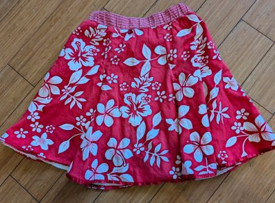 Floral pattern skirt.