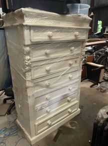 chest of drawers