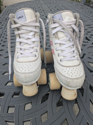 Roller skates UK 2.5