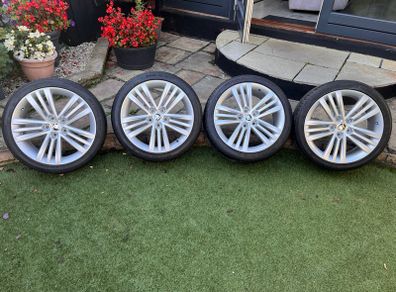 Genuine Skoda Superb 18 alloys