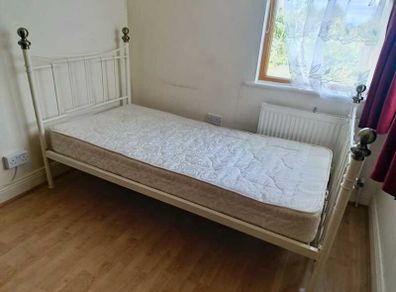 Metal Frame Single Bed & Mattress