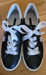 Bugatti Ladies Trainers Black with Embroidered Flowers Size 7 UK EU 40