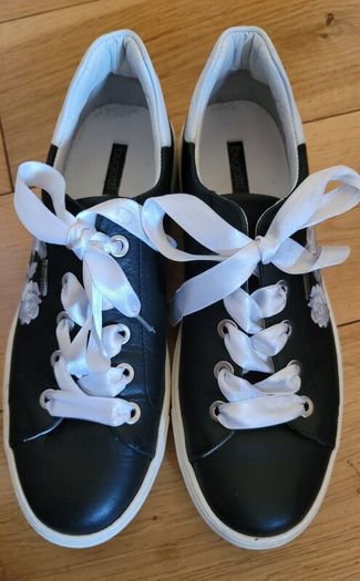 Bugatti Ladies Trainers Black with Embroidered Flowers Size 7 UK EU 40