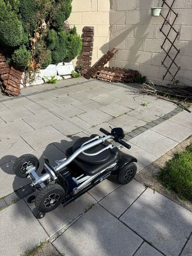 Electric folding mobility scooter