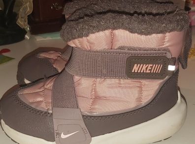 Adidas toddler girls winter boots size 8.5