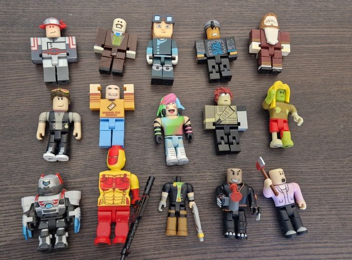 Roblox action figures bundle