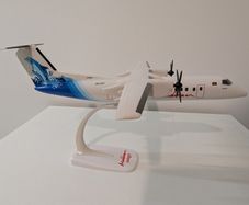Maldivian 1:100 scale model airplane, Bombardier Dash 8-300 aircraft, NEW