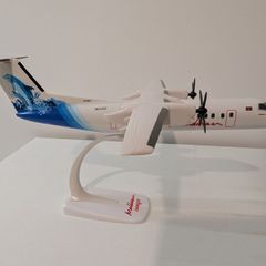 Maldivian 1:100 scale model airplane, Bombardier Dash 8-300 aircraft, NEW