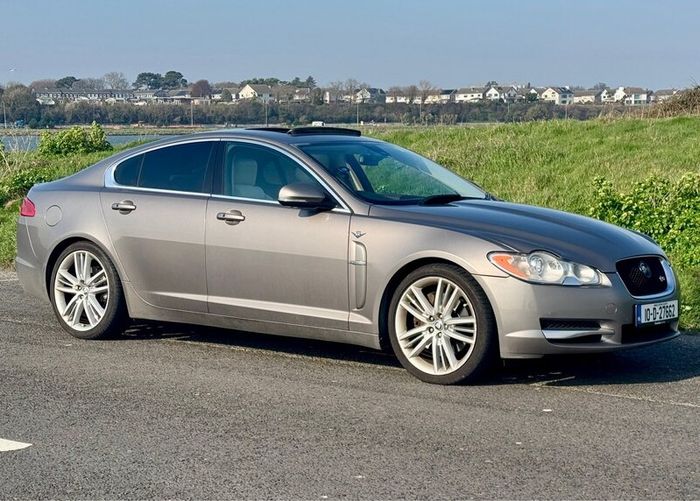 Jaguar XF S Portfolio with V-Rare Sunroof