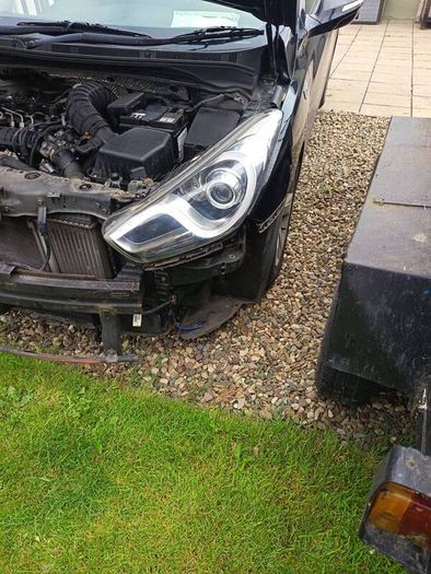 Hyundai i40 breaking