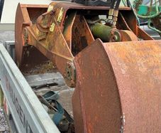Clamshell bucket