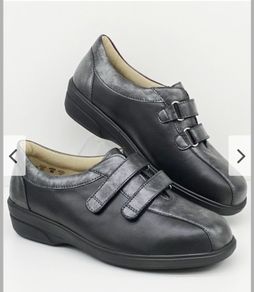New Woman's size 4and a half