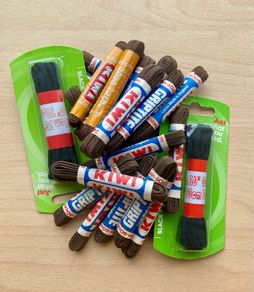 23 pairs brown & black shoe laces