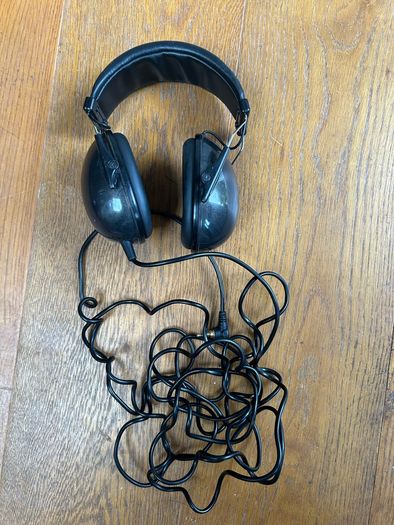 The t.bone HD 990D 2 pairs.