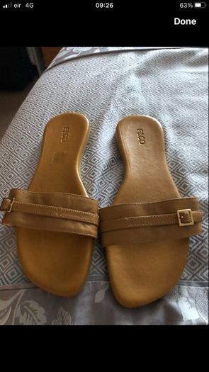Ladies sandals size 6