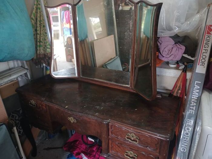 vintage bedroom dresser