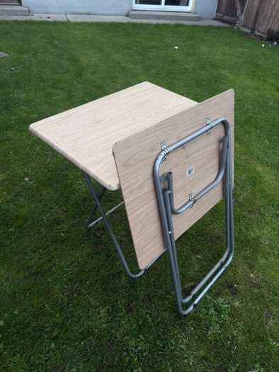 2 Folding Tables