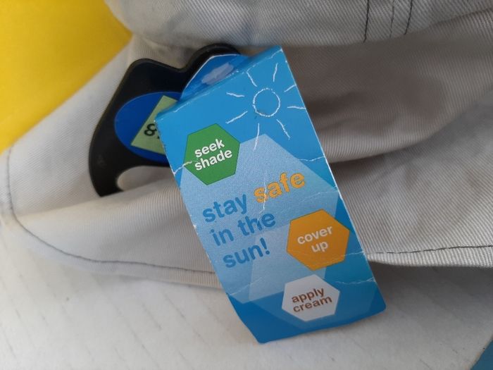 New childs sun hat 12/18 mths marks & Spencer