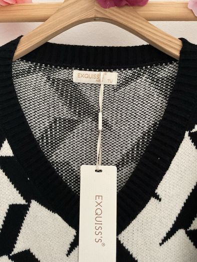 jumper nwt exquiss's brand freesize over sized jumper with side slits black & cream