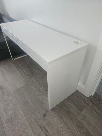 desks