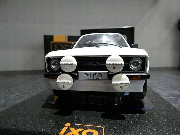 Ford Escort mk2 RS 1800 1977 1/18 New in Box