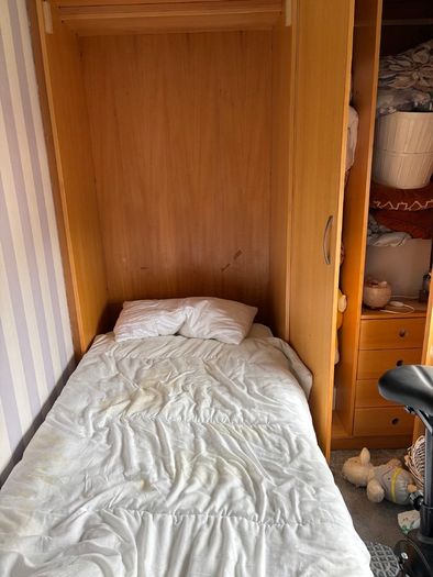 Pull down  single ed + wardrobe