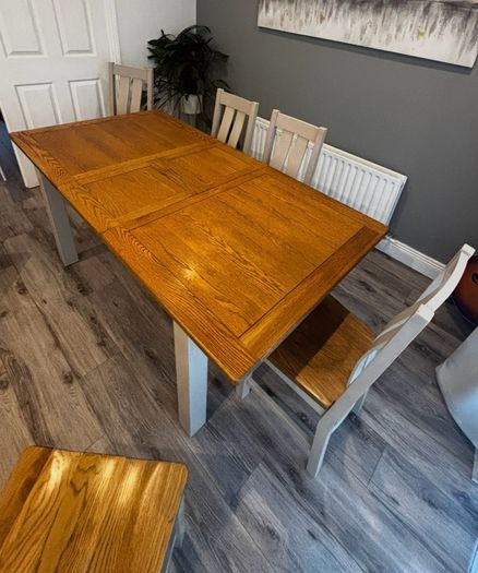 EzLiving Extendable dining table and 6 chairs