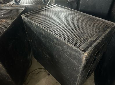EAW double 15" sub with wheels
