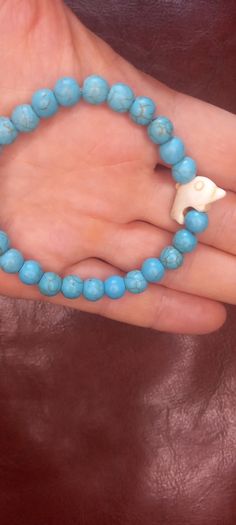 Vintage jewelry is sold individually for 5 to 10 euros