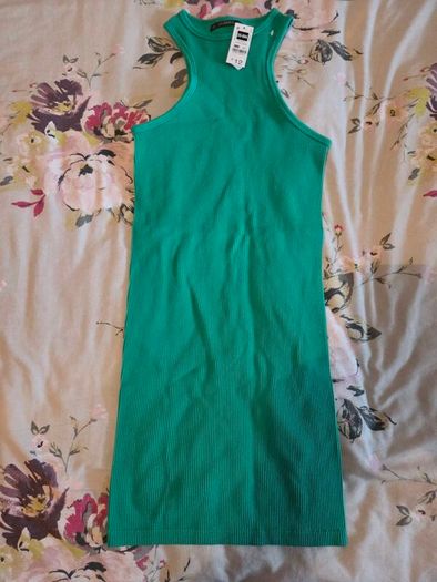 green dress