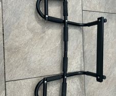 Exercise multi-grip door way pull up bar