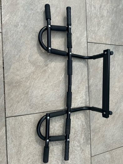 Exercise multi-grip door way pull up bar