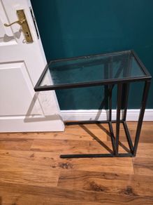 Free glass table