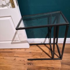Free glass table