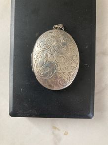 Large pendant locket