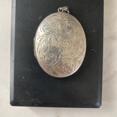 Large pendant locket