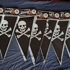 8 pc Pirate Skull & Crossbones Bunting New (4m)