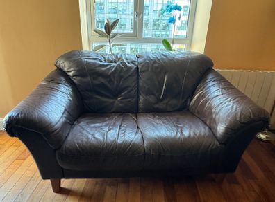 Leather sofa suite