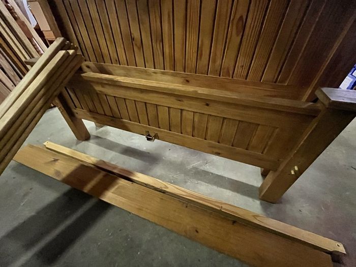 kingsize wooden Bed