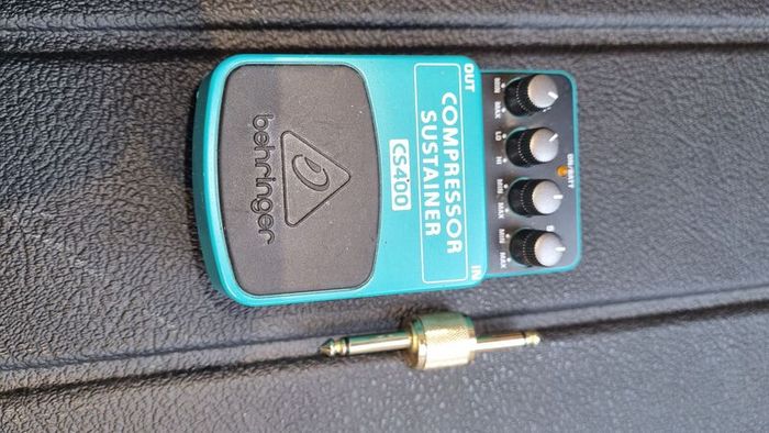 Behringer Compressor CS400