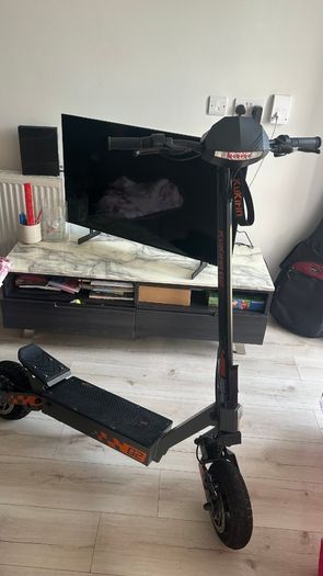 Kukirin G2 electric scooter
