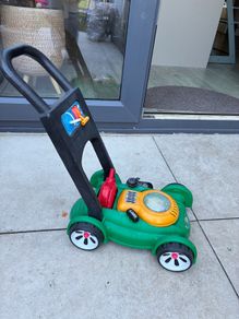 Toy lawn mower