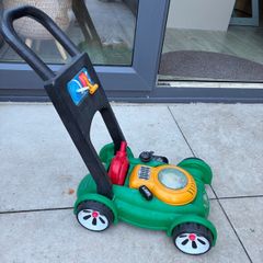 Toy lawn mower