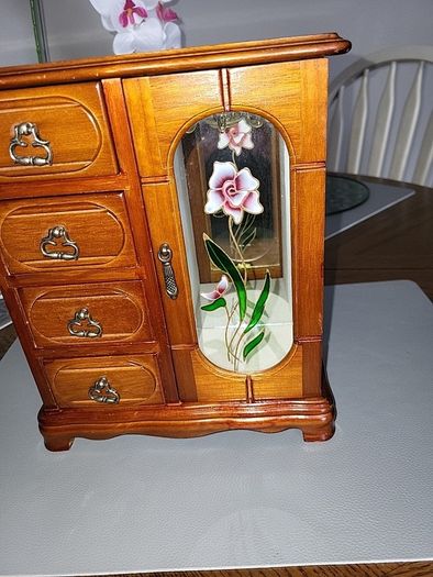 Jewellery cabinet