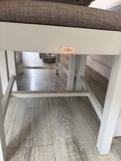 Extendable dinning table and chairs