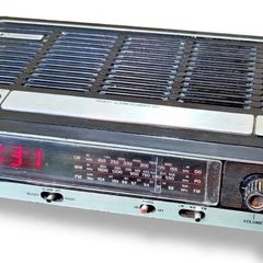 vintage 1980s clock radio