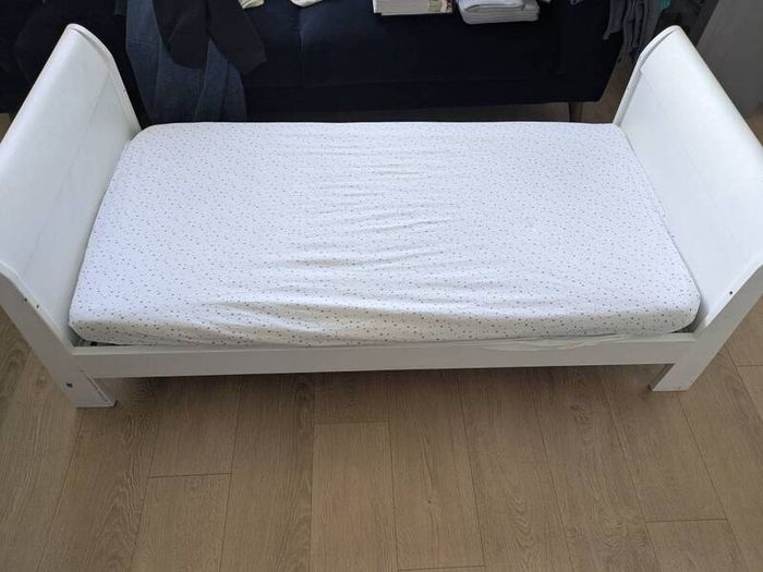 Toddler bed