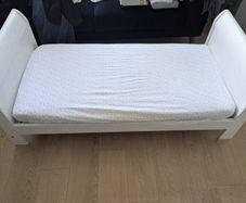 Toddler bed