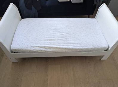 Toddler bed
