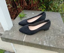 shoes,black suede ,size 38 .never worn